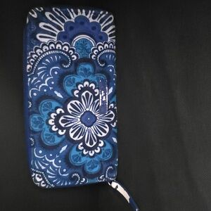 Vera Bradley RFID Accordion Wallet In "Blue Tapestry" pattern